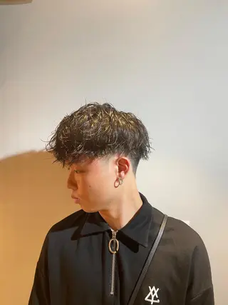 ショート パーマ 新宿スキンフェード 佐藤京介のヘアスタイル