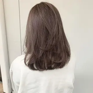 セミロング カラー 岩田菜央 《武蔵小杉》のヘアスタイル
