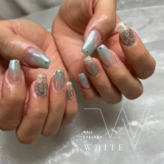ネイル Lily WHITEのネイルデザイン