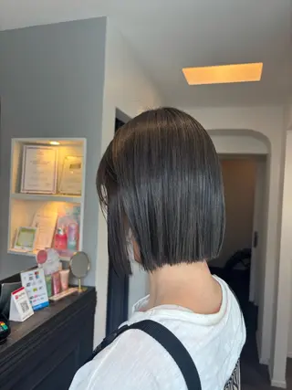 ミディアム カラー 栗林 茉那のヘアスタイル