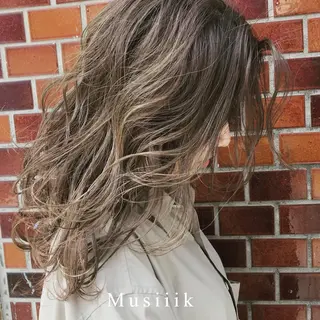 ミディアム Musiiik hairのヘアスタイル