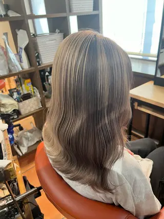 セミロング カラー selene officialのヘアスタイル