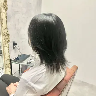 ミディアム 鈴木 まゆのヘアスタイル