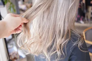 ロング ハイトーン/レイヤー /ケアブリーチ石川治のヘアスタイル