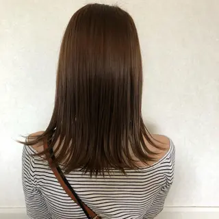 ミディアム 半田 知穂のヘアスタイル