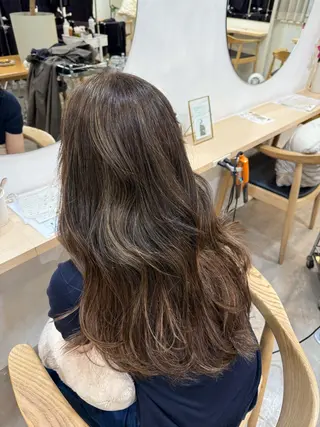 ロング カラー H 梅田所属・藤本 泰のヘアスタイル
