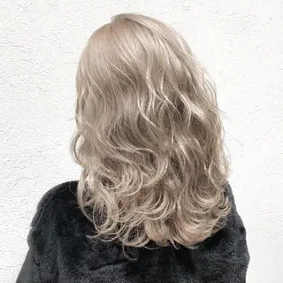 セミロング カラー biscohair 髪にドラマを。のヘアスタイル