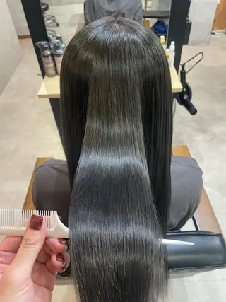 ロング 赤味消し.髪質改善 🌿𝘠𝘜𝘙𝘐のヘアスタイル