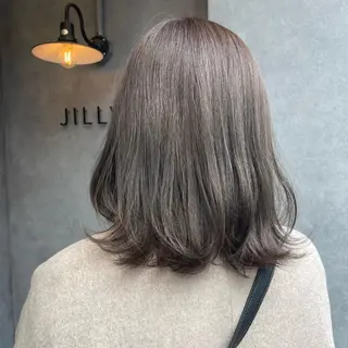 セミロング カラー N° jillva 腰山 菜々美のヘアスタイル