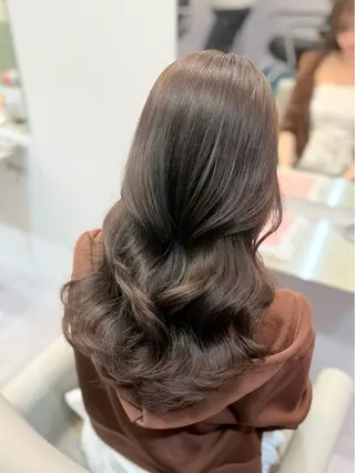 カラー YUZUKI レイヤーカット/艶髪のヘアスタイル