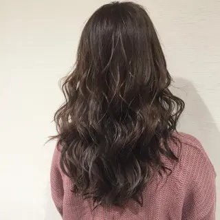 カラー 赤阪 優奈のヘアスタイル