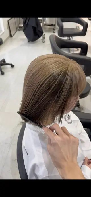 ミディアム カラー 諸岡 玲のヘアスタイル