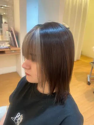 カラー 岡 愛梨のヘアスタイル