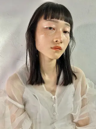 ミディアム ヘアアレンジ レイヤー/ 透明感カラー/マドカのヘアスタイル