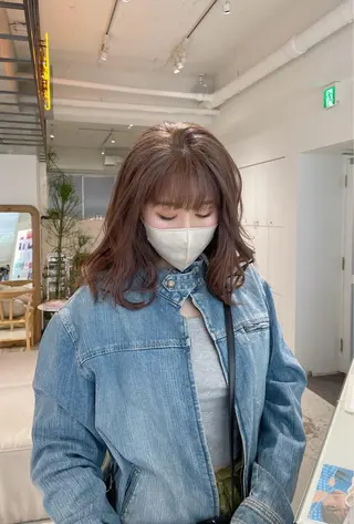 ミディアム カラー 髙橋一哉　ブリーチ/ ベージュカラーのヘアスタイル