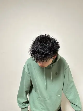 ショート ハイトーン/レイヤー /メンズパーマのヘアスタイル