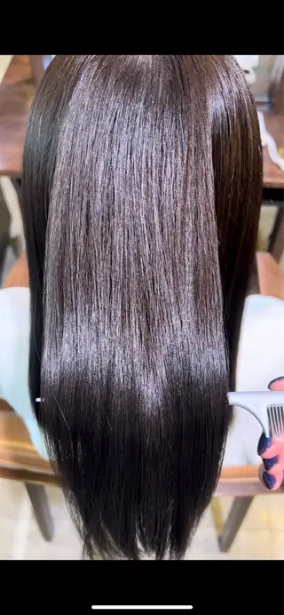 セミロング 髪質改善カラー Unami 太田英寿のヘアスタイル