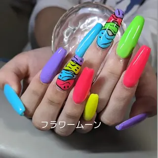 ネイル フラワー ムーンのネイルデザイン