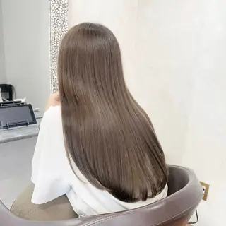 ロング カラー _White所属・ＳＨＩ ＺＵのヘアスタイル