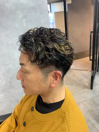 ショート カラー パーマ メンズ センターパート/ メンズ特化/植田 柊のヘアスタイル