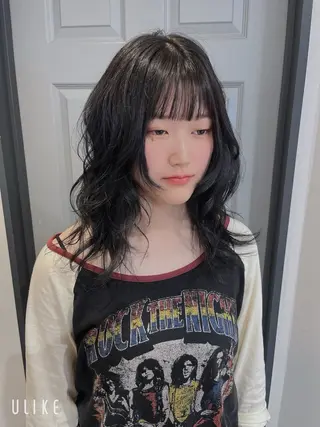 セミロング 緒方 つばさのヘアスタイル
