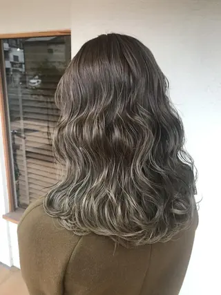 ミディアム 🌷L'oeuf 【ﾙﾌ】ホシカワ🌷のヘアスタイル