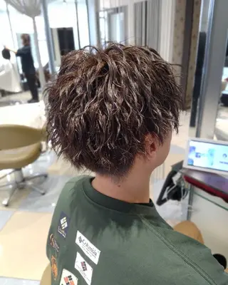 メンズ パーマ ショート 柏葉 和也のヘアスタイル