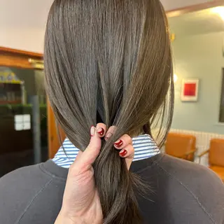 ミディアム カラー MUKU 市川 莉花のヘアスタイル