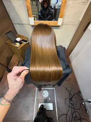 ロング youres hair 新宿west所属・✨髪質改善特化✨ 店長　安岡朋哉のヘアスタイル