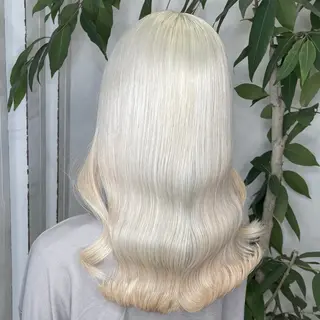 カラー ヘアメイク アン/ ブリーチカラーのヘアスタイル