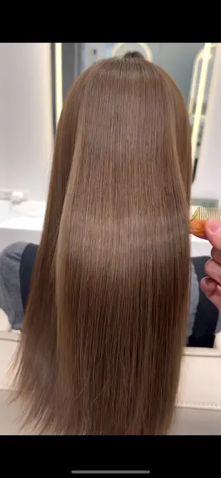ロング IVE所属・透け感カラー 髪質改善🫧Annaのヘアスタイル
