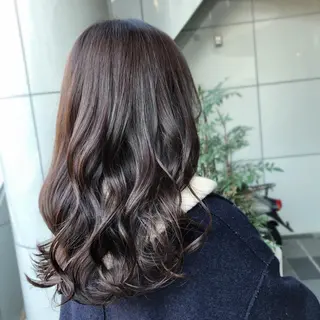 ミディアム カラー 山崎 絵莉香のヘアスタイル