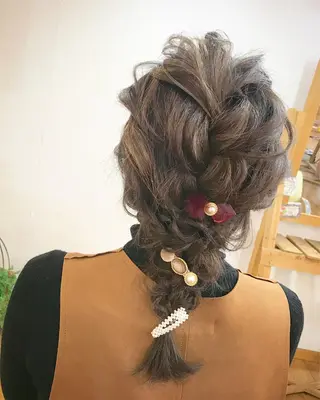 セミロング ヘアアレンジ 荒木 ひろかのヘアスタイル