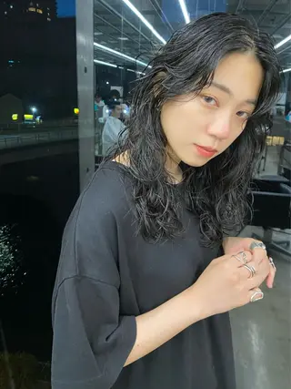 ミディアム パーマ 似合わせカット レイヤーボブウルフのヘアスタイル