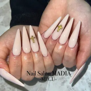 ネイル MADIA藤沢所属・MADIA MEGUのネイルデザイン