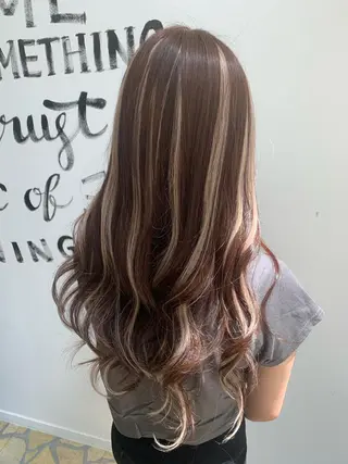 ロング カラー 小笠原 菜緒のヘアスタイル