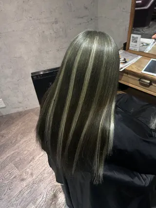 ロング ハイトーン🇰🇷 19歳美容師アリルのヘアスタイル