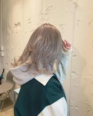 ミディアム カラー ハイトーン🦢 Natsumiのヘアスタイル