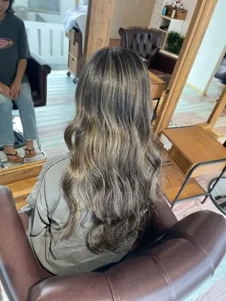 ロング カラー LA BELLA所属・LA BELLA マリナのヘアスタイル