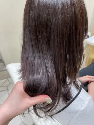 セミロング 中山 優里のヘアスタイル