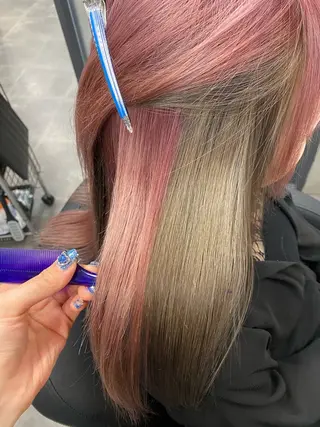 セミロング ブリーチ/インナー カラー/長峯美羽のヘアスタイル