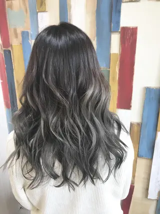 セミロング カラー 嶋村夏実🌼レイヤー 🌸白髪ぼかしのヘアスタイル