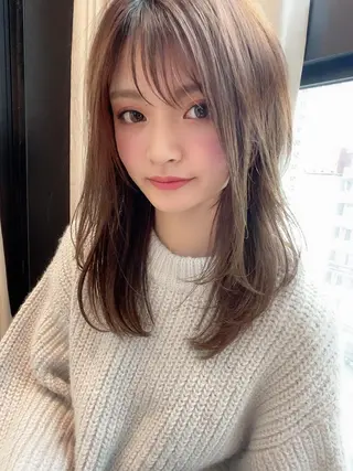 ミディアム カラー 栗原 瑠世のヘアスタイル