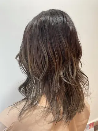 ミディアム 中井 茅佳のヘアスタイル