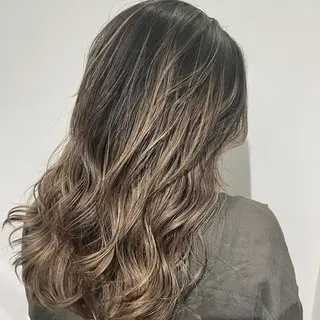 ロング しもかわ かほのヘアスタイル