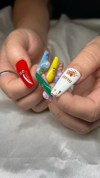 ネイル 𝐧𝐚𝐢𝐥 𝐌𝐢𝐖𝐢𝐢のネイルデザイン