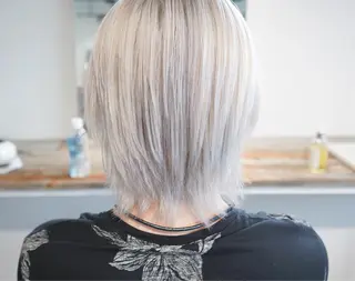 ショート カラー ハイトーン/レイヤー /ケアブリーチ石川治のヘアスタイル