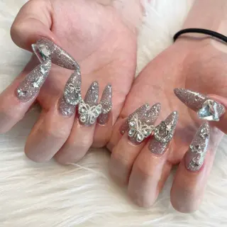 ネイル ゴテゴテ💙ワンホン リオナのネイルデザイン