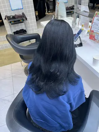 セミロング 寒色＆ブリーチ特化 寒色MiOのヘアスタイル