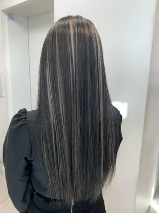 セミロング 顔タイプ診断®︎ ハイトーンカラーのヘアスタイル